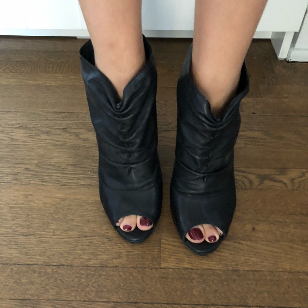 Super Chic Manolo Blahnik Black Open Toe Booties